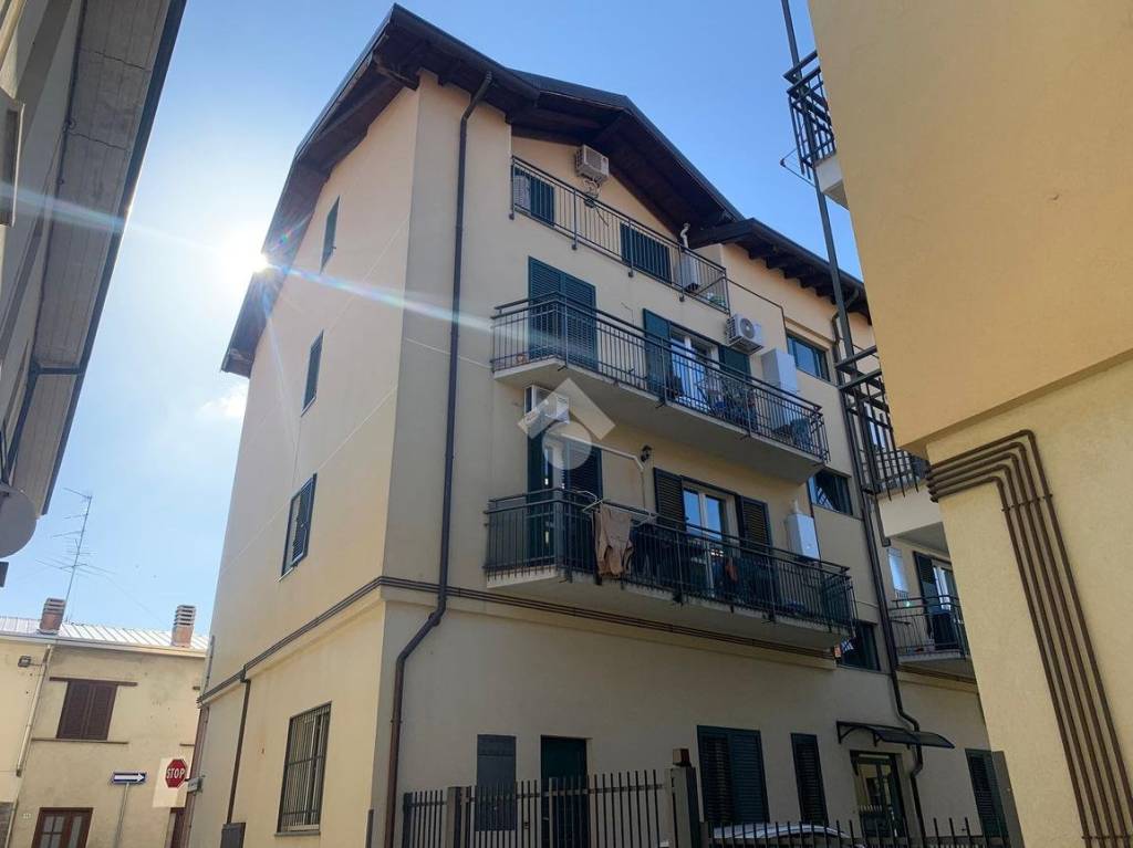 Appartamento in vendita a Ferno via Alessandro Manzoni, 10