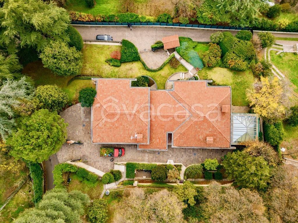 Villa in vendita a Brescia via Amba d'Oro