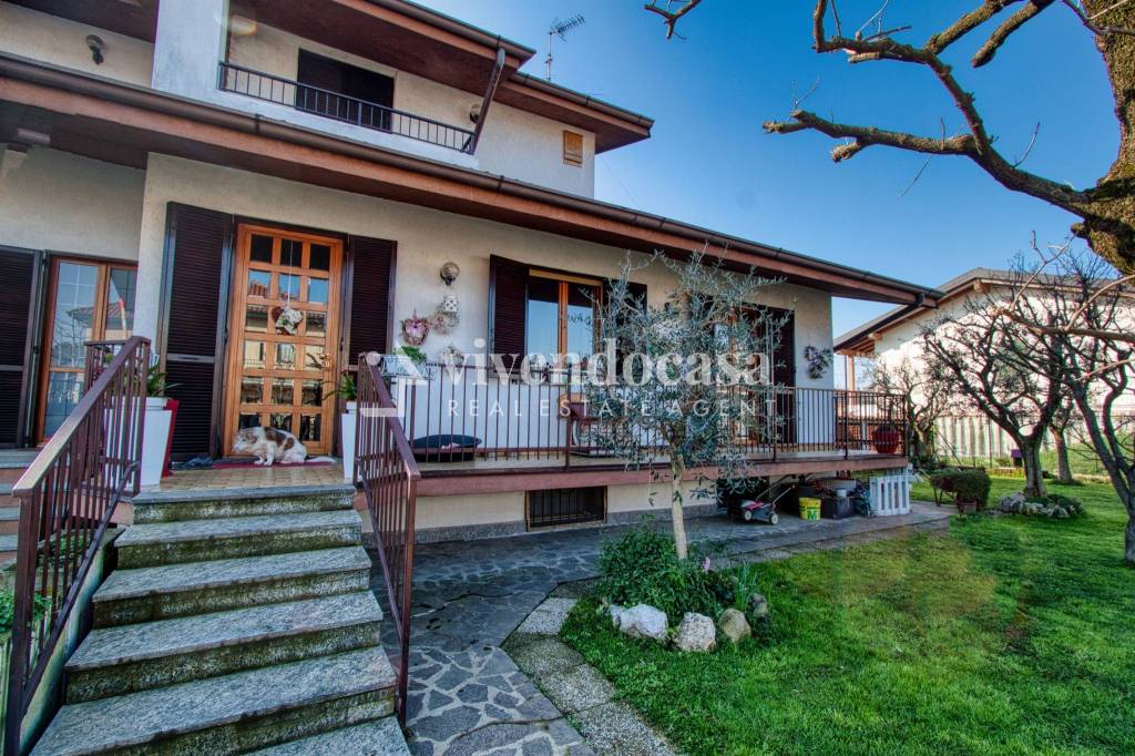 Villa Bifamiliare in vendita ad Arcene via Carlo Goldoni