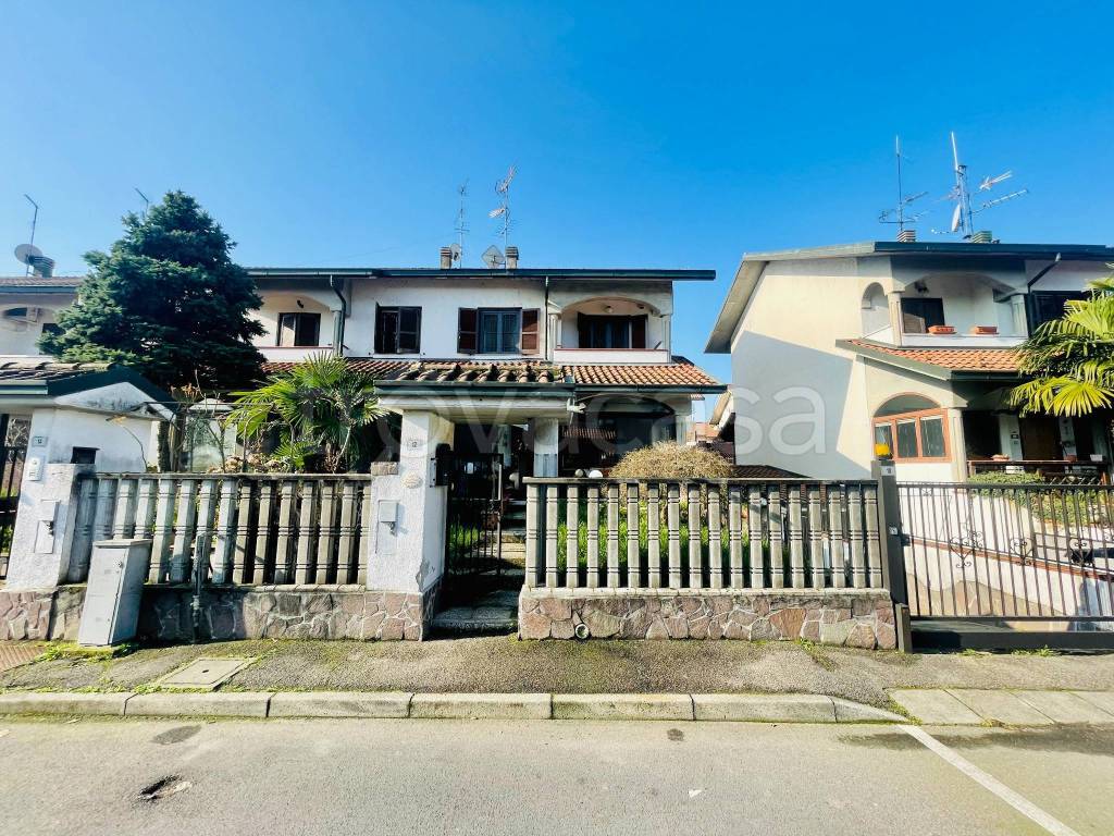 Villa a Schiera in vendita a Zibido San Giacomo via Filippo Turati, 12