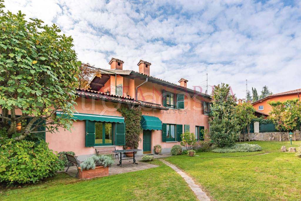 Villa in vendita a Bergamo via della Rovere