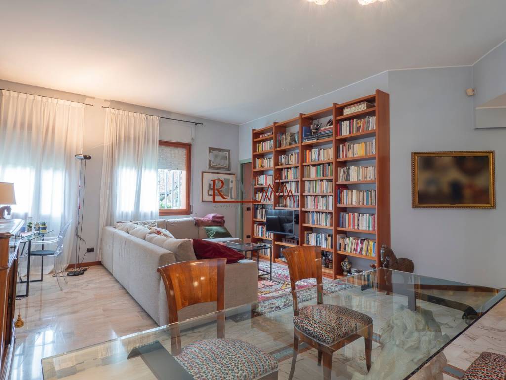 Appartamento in vendita a Milano via delle Forze Armate, 260
