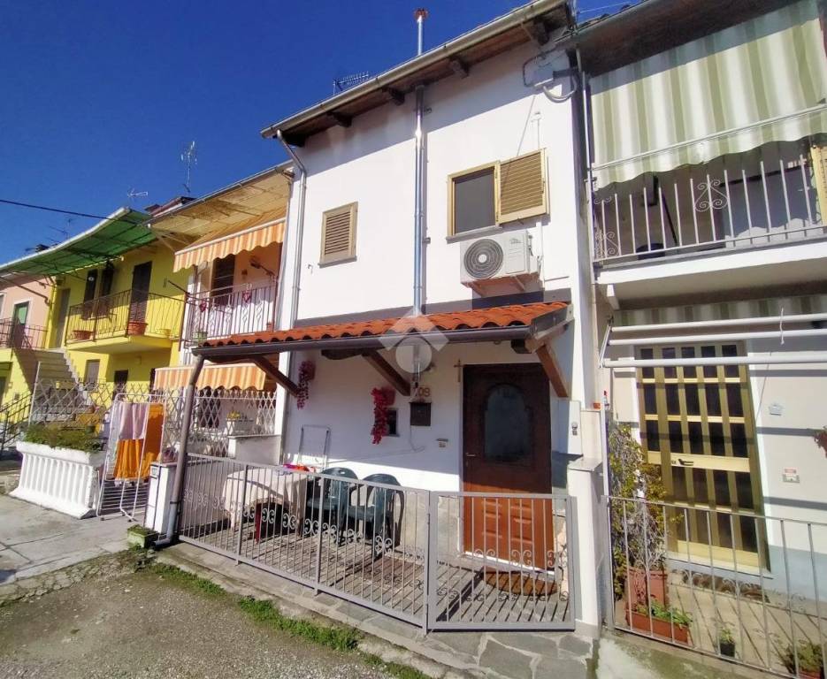 Casa Indipendente in vendita a Casale Monferrato cantone Corno, 109