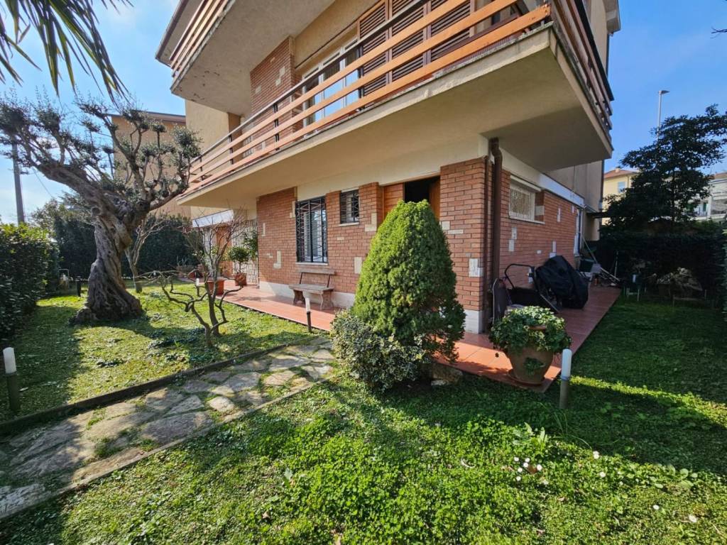 Villa Bifamiliare in vendita a Jesi via Staffolo, 1