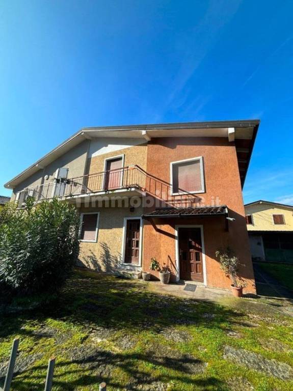Villa Bifamiliare in vendita a Capriano del Colle piazza Giuseppe Mazzini, 1