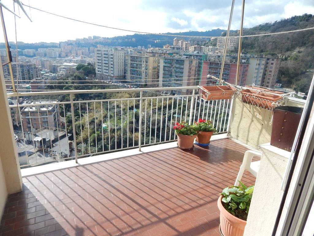 Appartamento in vendita a Genova via Fereggiano