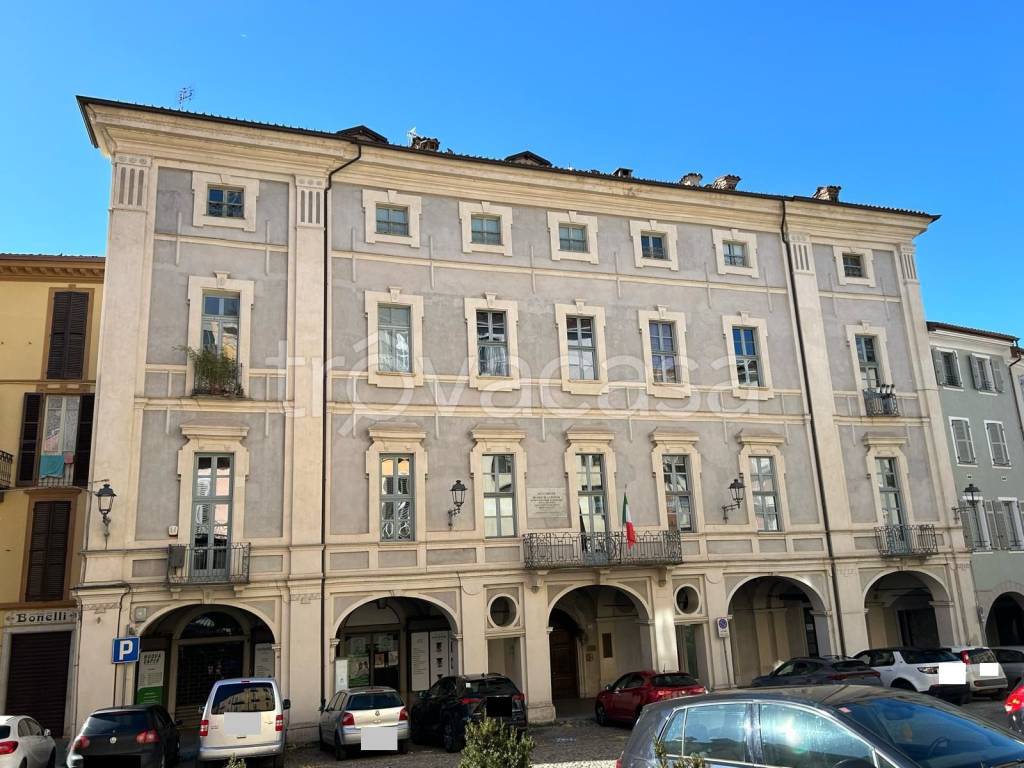 Appartamento in vendita a Mondovì piazza Santa Maria Maggiore, 11