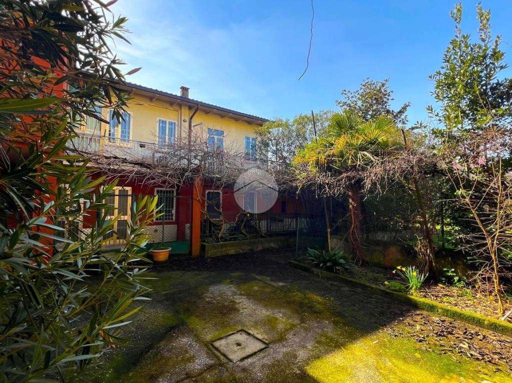 Casa Indipendente in vendita a Verona via Don Gregorio Segala, 17