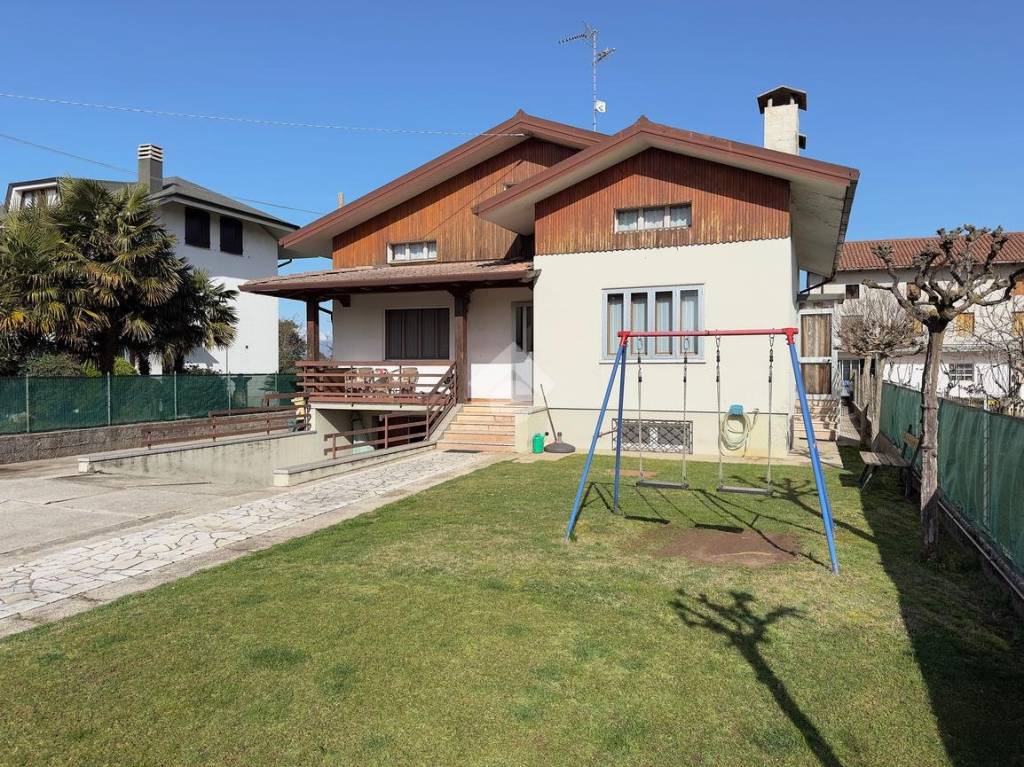Villa in vendita a Rive d'Arcano via Carnia, 37