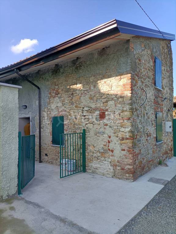 Rustico in vendita a Borgonovo Val Tidone