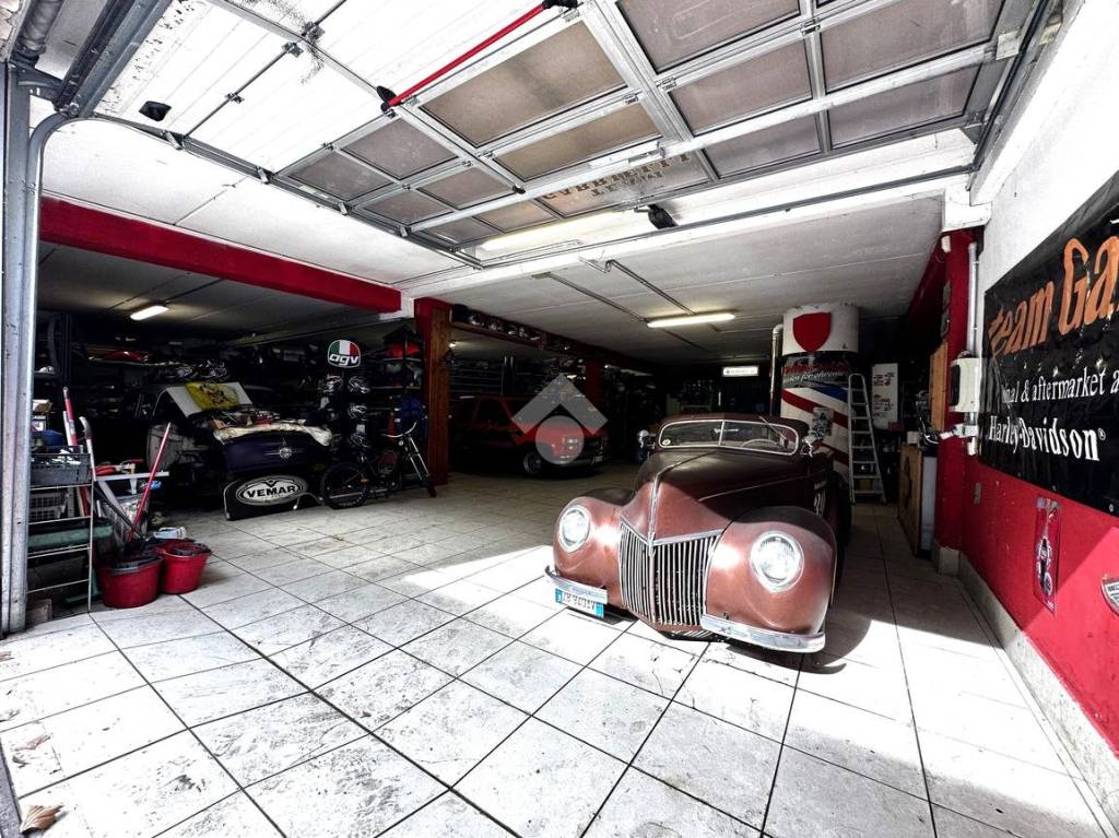Garage in vendita a Trento via Roberto da Sanseverino