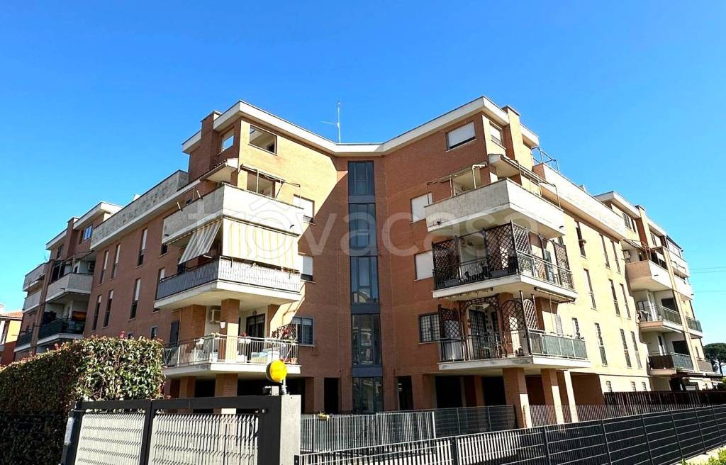 Appartamento in vendita a Roma via Capestrano