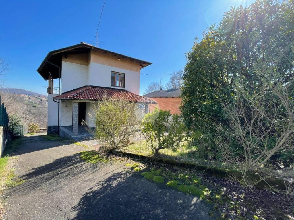 Casa Indipendente in vendita a Biella via Santuario di Oropa, 258