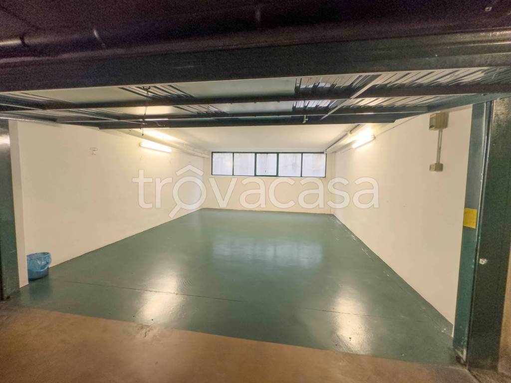 Garage in vendita a Torino via Sondrio