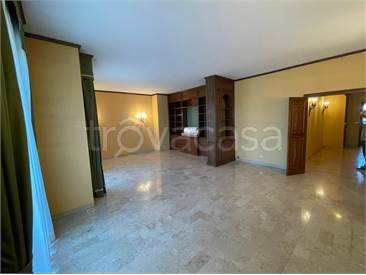 Appartamento in vendita a Modena via Pietro Giardini, 10