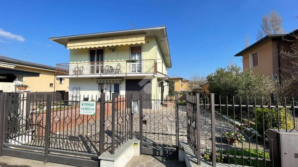 Villa Bifamiliare in vendita a Cornegliano Laudense via Giuseppe Parini, 7