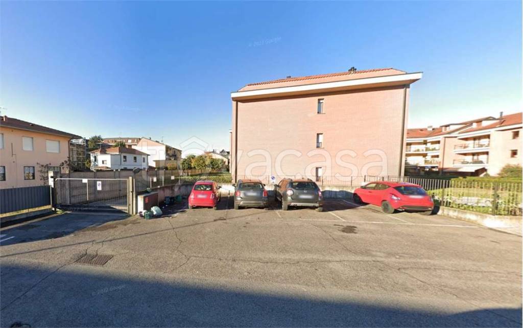 Garage in vendita a Canonica d'Adda via Trento , 3