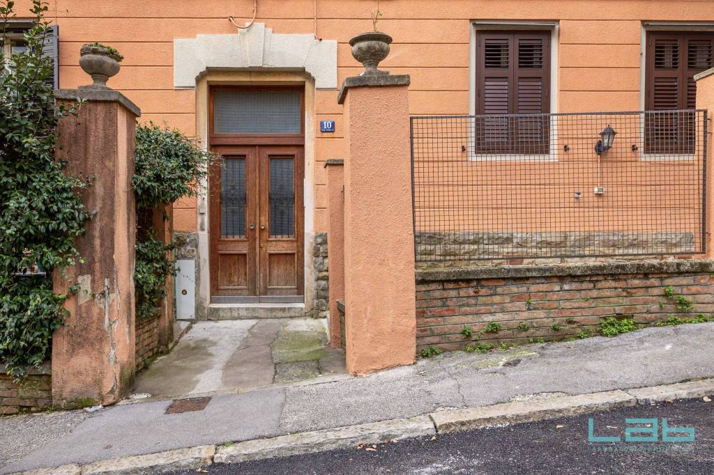 Appartamento in vendita a Trieste via Publio Virgilio Marone, 10