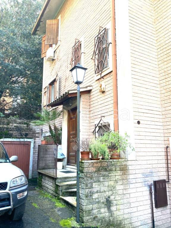 Villa a Schiera in vendita a Roma via Cassia