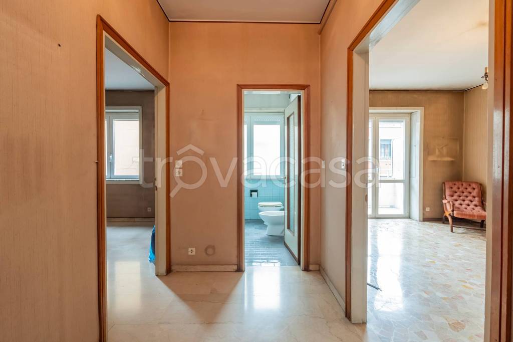 Appartamento in vendita a Milano via Archimede, 83