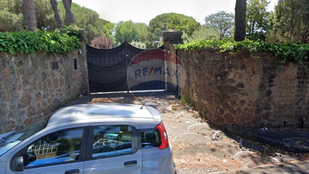 Villa all'asta a Grottaferrata via Campi d'Annibale, 103