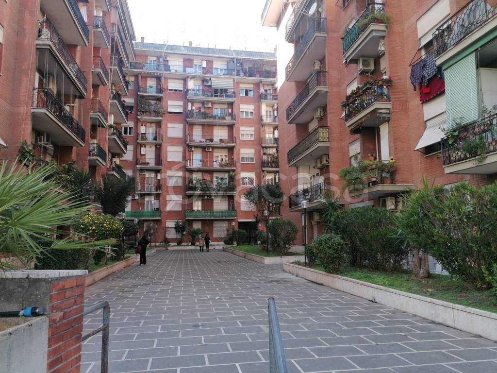 Appartamento in vendita a Roma viale Marco Fulvio Nobiliore