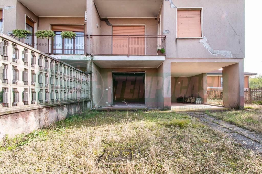 Villa Bifamiliare in vendita a Gorla Minore via Rovereto