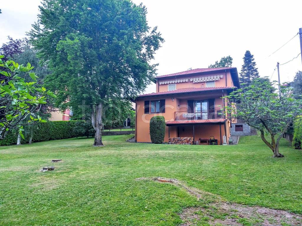 Villa Bifamiliare in vendita a Varese via Firenze