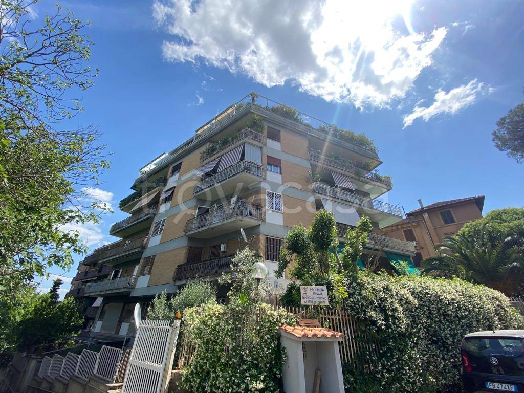 Appartamento in vendita a Roma via Cassia Nuova, 48