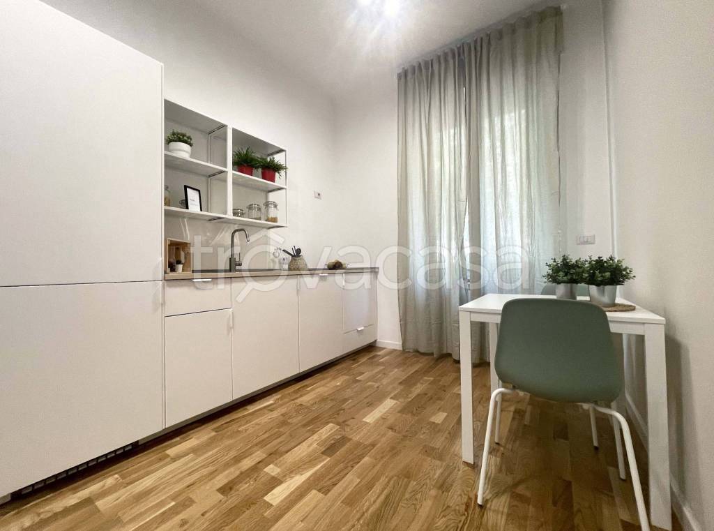 Appartamento in vendita a Milano viale Carlo Troya, 9