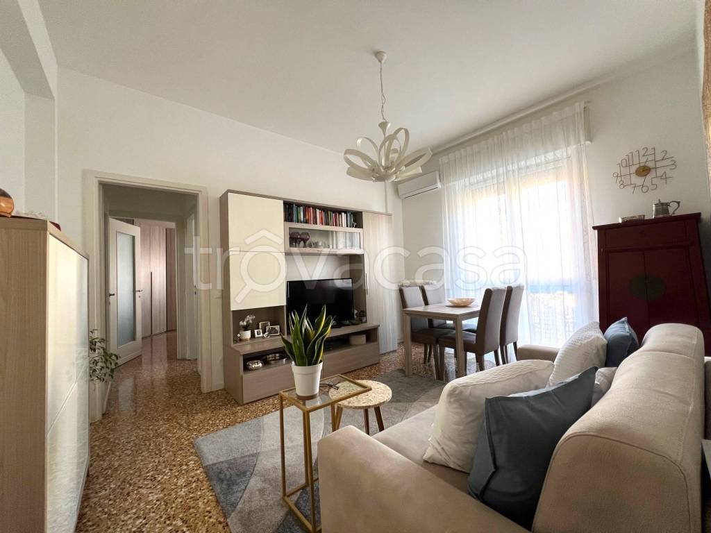 Appartamento in vendita a Cesano Boscone via Giovanni Pascoli, 2