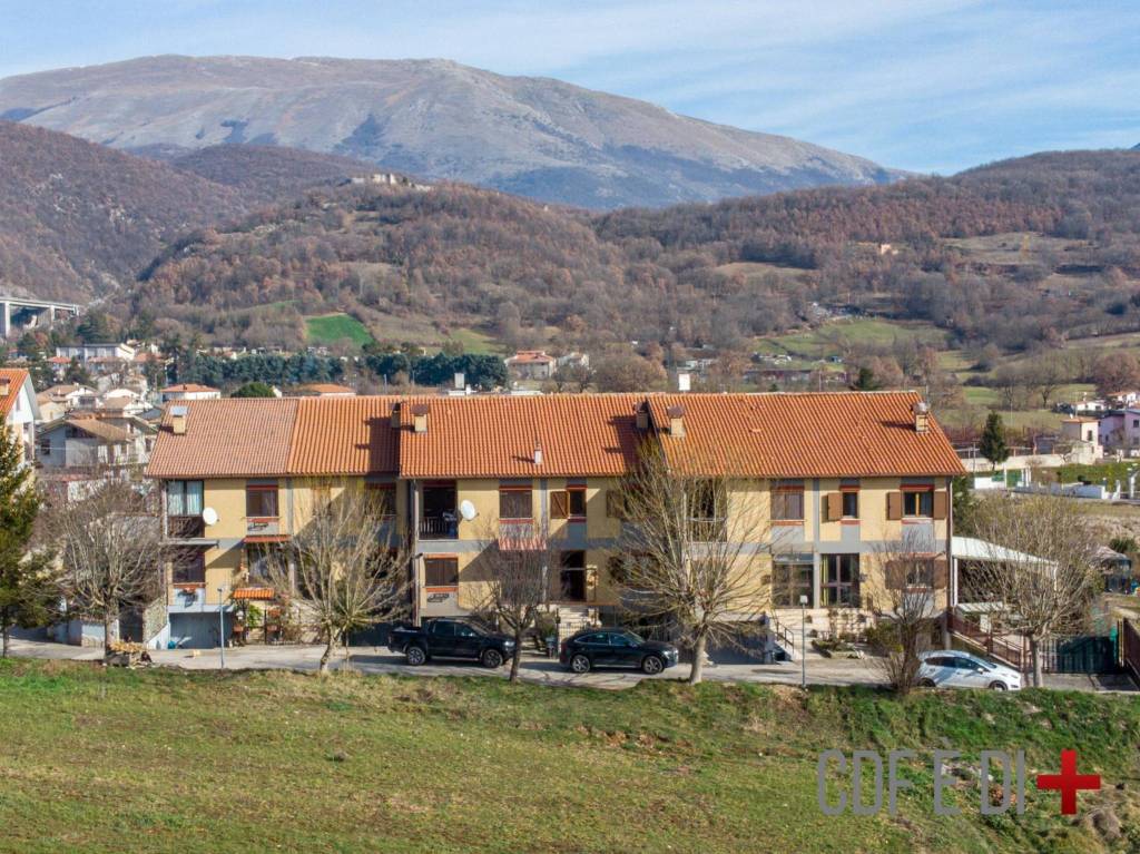 Villa a Schiera in vendita a Borgorose via Primavera