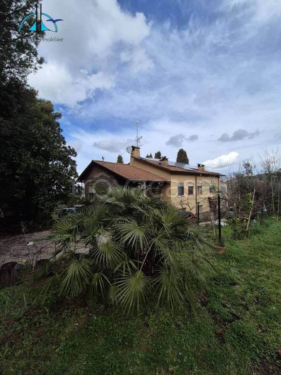 Villa in vendita a Grottaferrata via Banco di Santo Spirito, 12