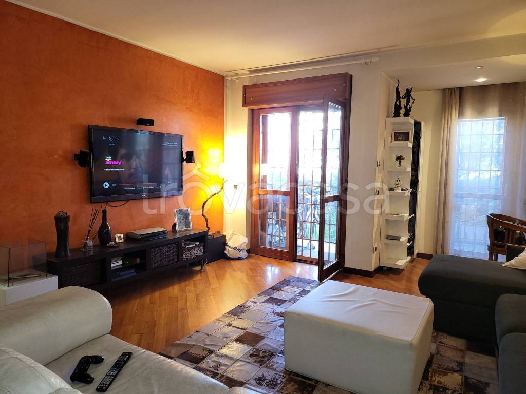 Appartamento in vendita a Roma via di Casal Morena, 94