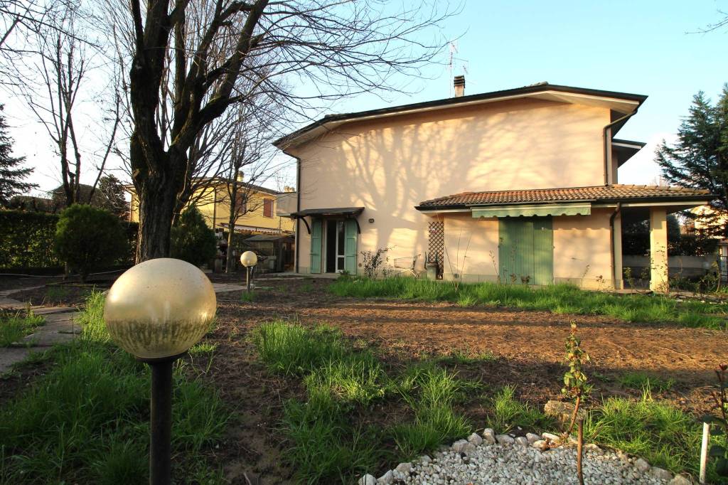 Villa a Schiera in vendita a Campagnola Emilia via e. Morante, 10