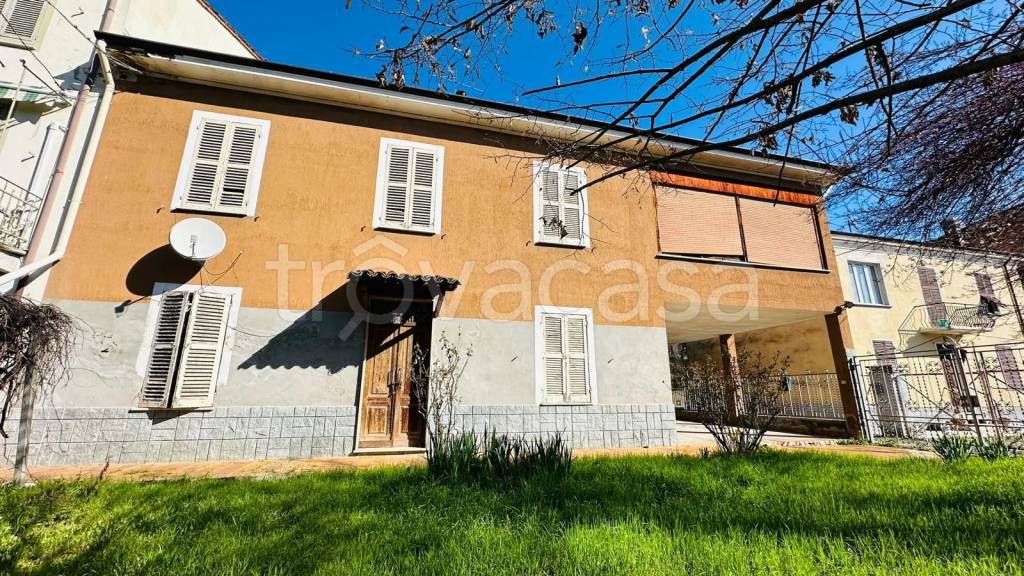 Casa Indipendente in vendita a Castelnuovo Belbo via Vittorio Emanuele ii, 40