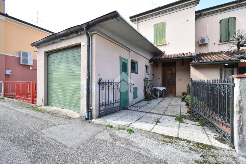 Casa Indipendente in vendita a Savignano sul Rubicone via Nazario Sauro, 14