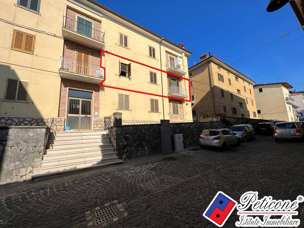 Appartamento in vendita a Lenola via Lago