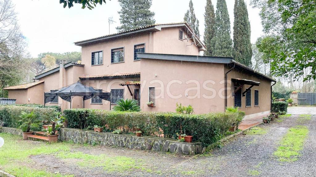 Villa Bifamiliare in vendita a Roma via Evodia, 55