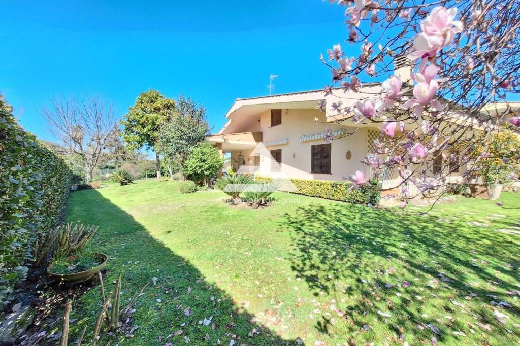Villa in vendita a Marino via Appia Nuova, 159