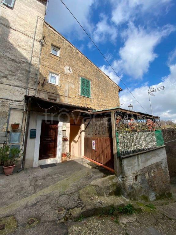 Appartamento in vendita a Caprarola via Pietro Belli, 25