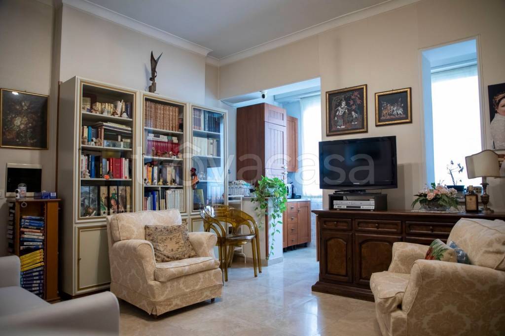 Appartamento in vendita a Roma cristoforo Colombo, 183