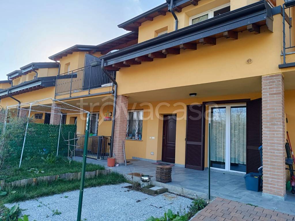 Villa a Schiera in affitto a Daverio via Ilaria Alpi