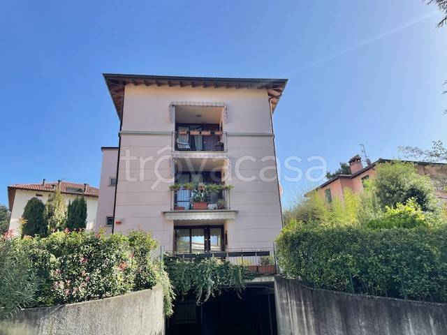 Appartamento in vendita a Varese via Lazio, 27