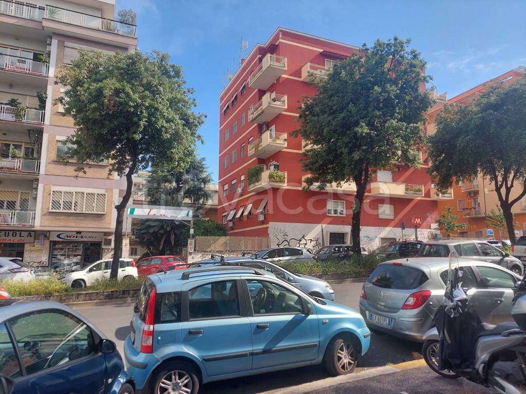 Appartamento in vendita a Roma via Baldo degli Ubaldi