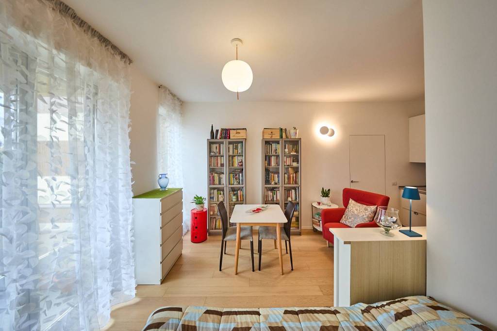 Appartamento in vendita a Milano via Valsesia, 8