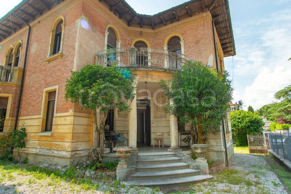 Villa Bifamiliare in vendita a Conegliano via Generale Armando Diaz, 12
