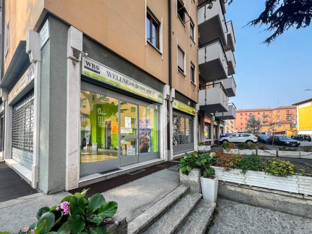 Negozio in affitto a Brescia via Piave, 28