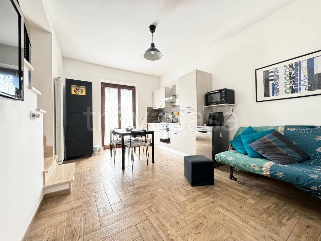 Appartamento in vendita a Roma via Oniferi, 10