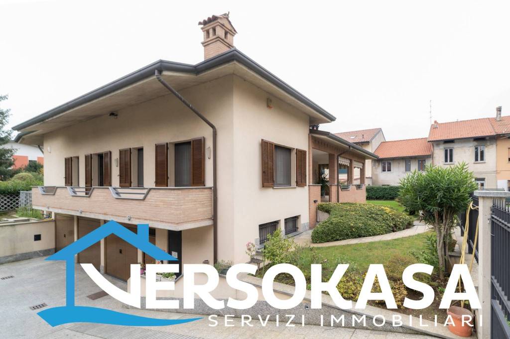 Villa in vendita a Saronno via Palmiro Togliatti, 2